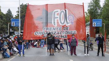 tercer dia de caos: organizaciones sociales cortan los puentes tercer dia de caos: organizaciones sociales cortan los puentes