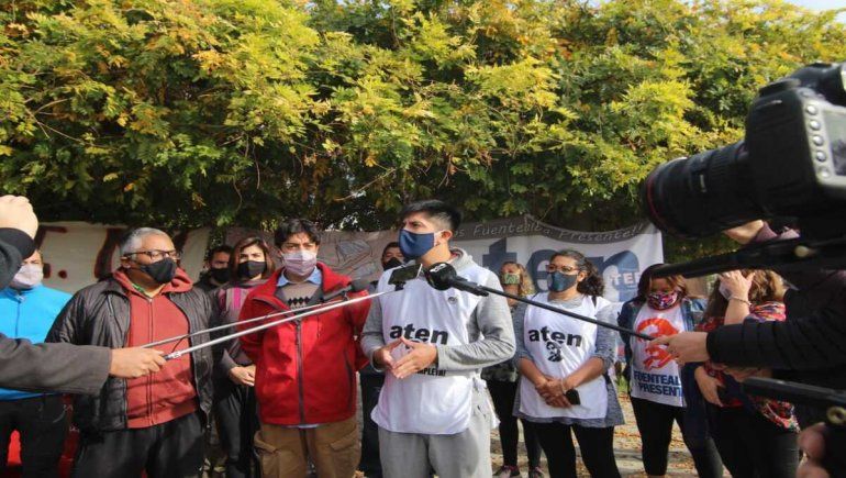 Docentes reclaman que no vuelva una directora sumariada