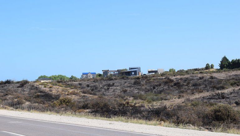 El incendio rural en Las Grutas dejó campos desolados