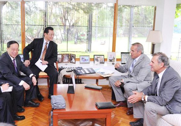 Estación espacial: Sapag recibió a la delegación china