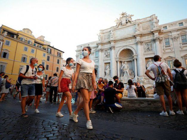 Italia comienza a probar su vacuna en 90 voluntarios