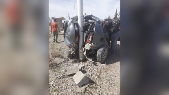 Plottier: se incrustó contra un poste tras un violento choque