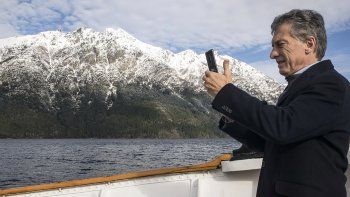 el presidente macri descansa en neuquen junto a su familia el presidente macri descansa en neuquen junto a su familia