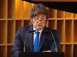 Javier Milei concluye el 2025 con superavit fiscal, pero sin dólares de reserva.