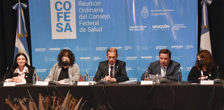 Gutiérrez, Vizzotti y Peve inauguraron el Consejo Federal de Salud