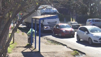 se escondio en la parada del colectivo y cuando aparecio su ex la apunalo se escondio en la parada del colectivo y cuando aparecio su ex la apunalo