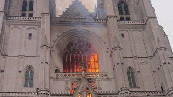se incendio la catedral gotica de nantes en francia