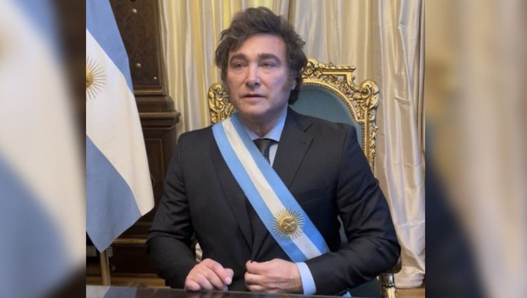 Javier Milei, sentado en el sillón de Rivadavia por primera vez. Javier Milei, sentado en el sillón de Rivadavia por primera vez.