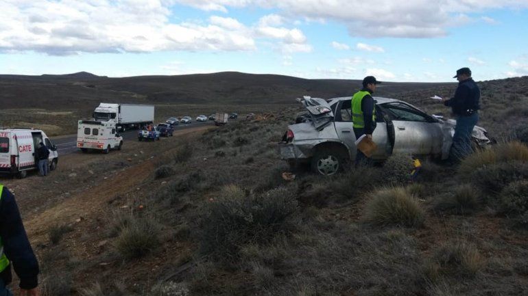 Vuelco fatal en la Ruta 237: murió un bebé de 6 meses y una nena de 9 años está grave