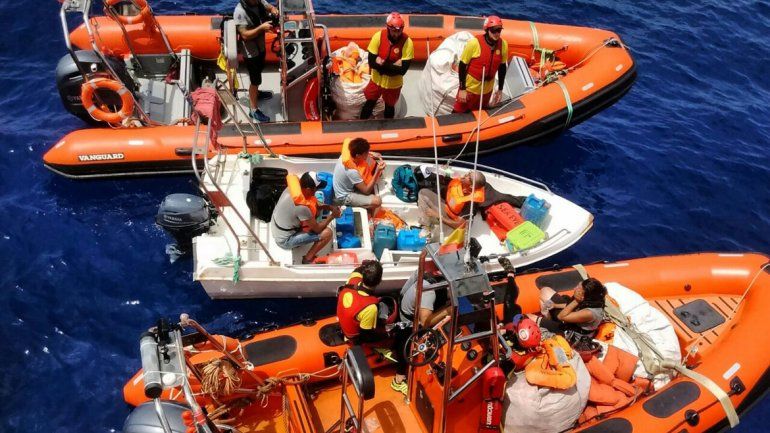 Cientos de inmigrantes africanos naufragan en las costas de Libia para escapar del continente. Hasta allí llegó la médica dermatóloga Fernanda Barral.