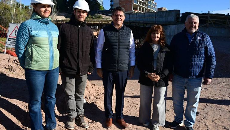 El intendente Mariano Gaido y la Jefa de Gabinete, María Pasqualini en la recorrida de obras por Acceso Norte. El intendente Mariano Gaido y la Jefa de Gabinete, María Pasqualini en la recorrida de obras por Acceso Norte.
