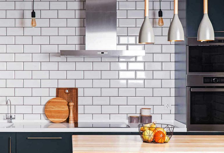 Los azulejos son un elemento esencial en los baños y cocinas y no simplemente por su estética, sino también por su resistencia y facilidad de limpieza. Los azulejos son un elemento esencial en los baños y cocinas y no simplemente por su estética, sino también por su resistencia y facilidad de limpieza.