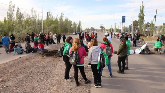 Miércoles con protestas y cortes en Neuquén: uno por uno