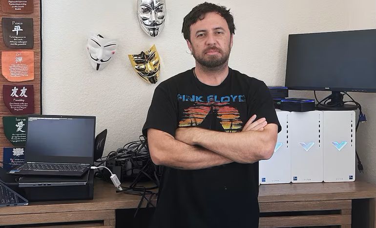 Alejandro Cáceres en Miami, en una foto propia que le envió a El País. Alejandro Cáceres en Miami, en una foto propia que le envió a El País.