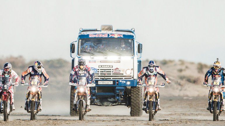 Los competidores van a recorrer 9000 kilómetros.