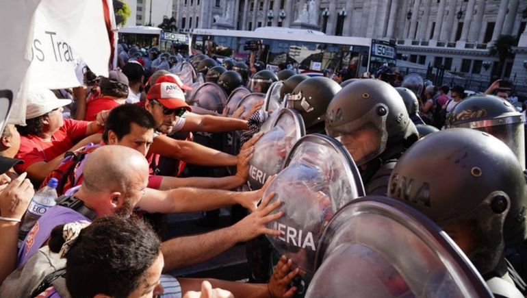 En una sesión maratónica, Diputados comienza a tratar la Ley Ómnibus de Javier Milei