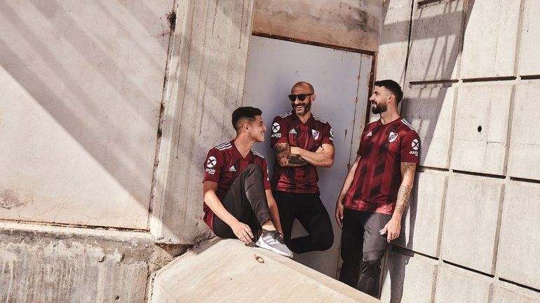La historia detrás de la nueva camiseta suplente de River