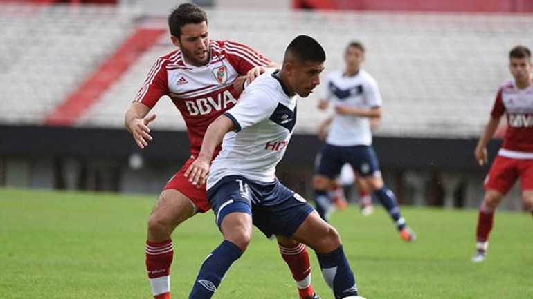 Camilo Mayada volverá a la titularidad ante Vélez.