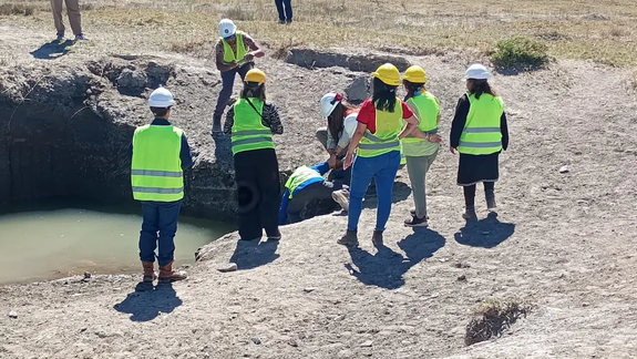 Es el último muestreo participativo de agua de la actual campaña de perforación. Crédito: Gobierno de Río Negro.