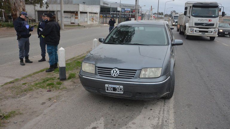 Los asaltaron en plena Ruta 22 y les llevaron $50 mil