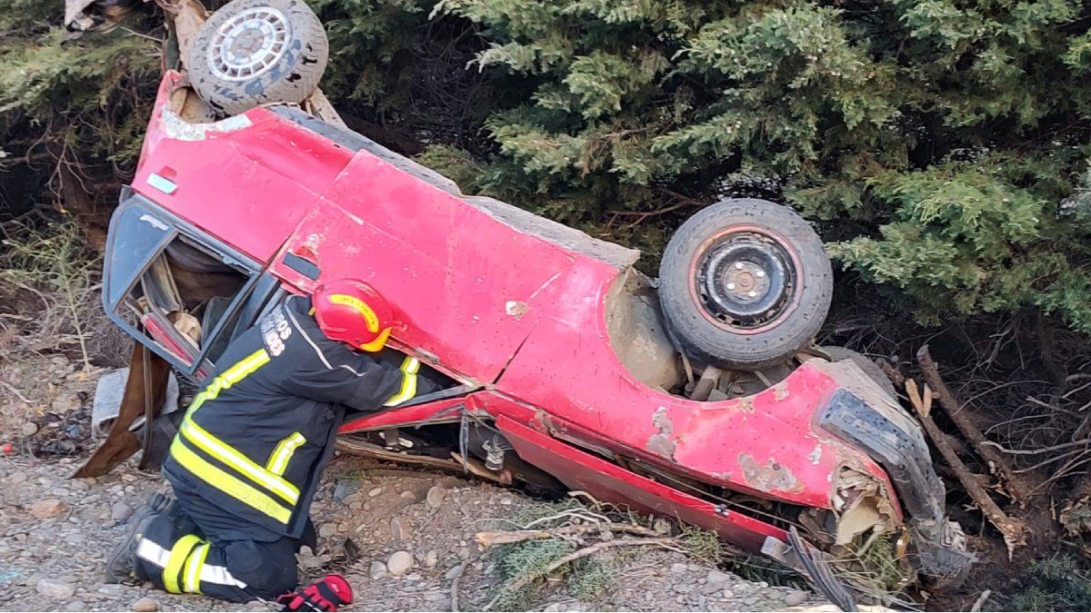 Impactante Choque Y Vuelco De Un Auto En La Ruta 40 4837