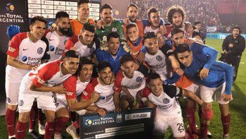el ciclon festejo con un navarro en la copa
