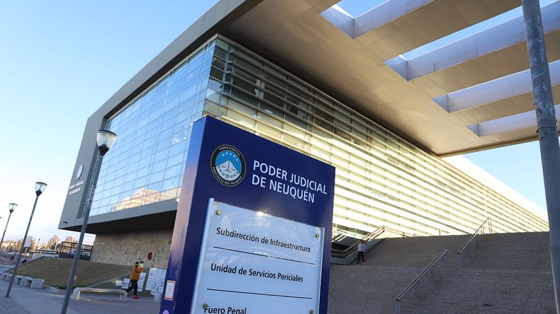 Imputaron a cinco personas por hacer delivery de drogas en Senillosa y Centenario | LM Neuquen Imputaron a cinco personas por hacer delivery de drogas en Senillosa y Centenario