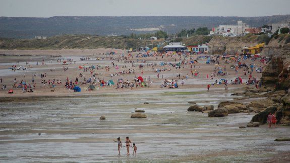 Las arenas de Las Grutas se convertirán en un atractivo para el turismo patagónico y para muchos argentinos que llegarán de otros puntos del país. Programan eventos para la temporada.