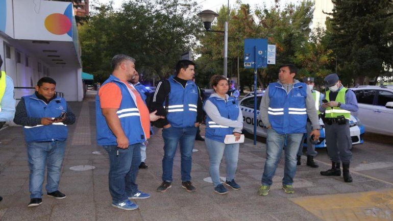 Clausuraron tres comercios por trabajar después de las 19