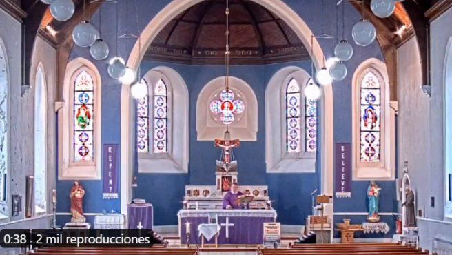 Twitter: un sacerdote reprodujo por accidente una canción de rap en plena misa