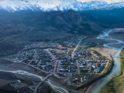 El Chaltén. El pueblo cordillerano de la Patagonia Sur es considerado la capital del trekking y atrae a aventureros de todo el mundo. El Chaltén. El pueblo cordillerano de la Patagonia Sur es considerado la capital del trekking y atrae a aventureros de todo el mundo.