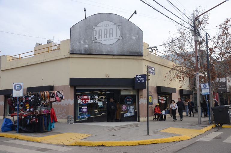 Tras 68 años, cierra el histórico bazar Para Ti: rebajas, recuerdos y nostalgia de los dueños