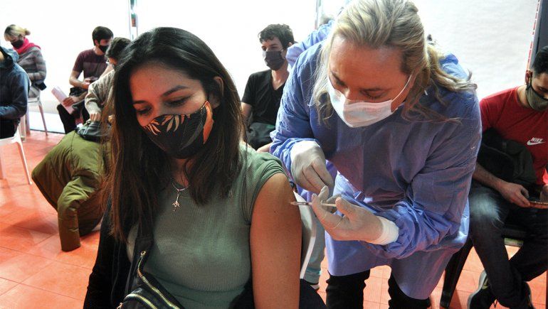 COVID: la mitad de la población neuquina ya está vacunada