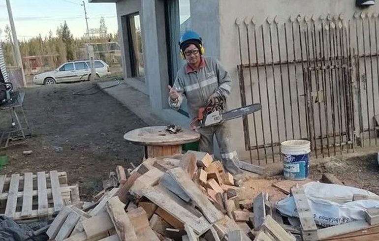 José Luis Ferreira, el vecino detrás de una red de ollas populares en Comodoro Rivadavia. José Luis Ferreira, el vecino detrás de una red de ollas populares en Comodoro Rivadavia.