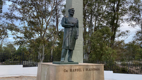 El General Olascoaga, en su mausoleo.