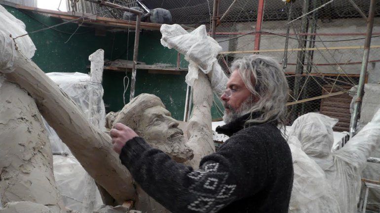 Multicultural y universal. Santana explica que en el Vía Christi trató de representarlo no como un momento histórico