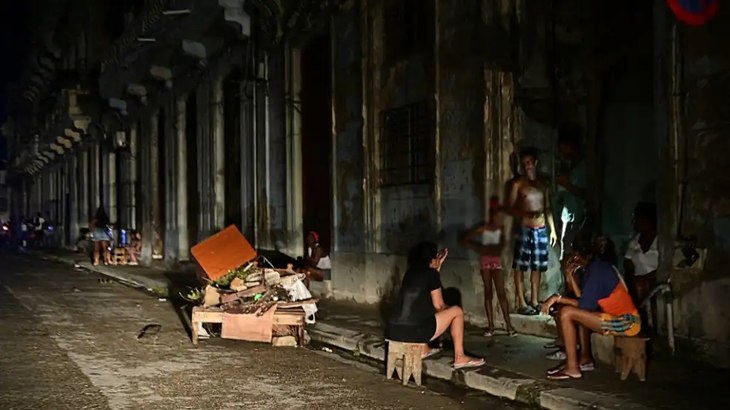 Los cortes de luz son una rutina en Cuba. Foto: AFP Los cortes de luz son una rutina en Cuba. Foto: AFP