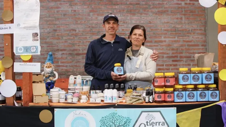 Diego y Valeria, los productores de Aluminé. | LM Neuquen Diego y Valeria, los productores de Aluminé.
