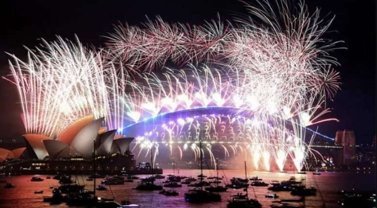 El mundo comienza a recibir el 2026.