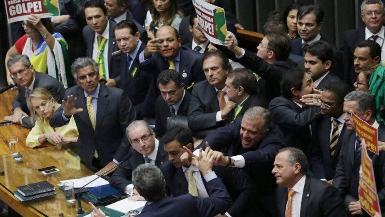 Por amplia mayoría