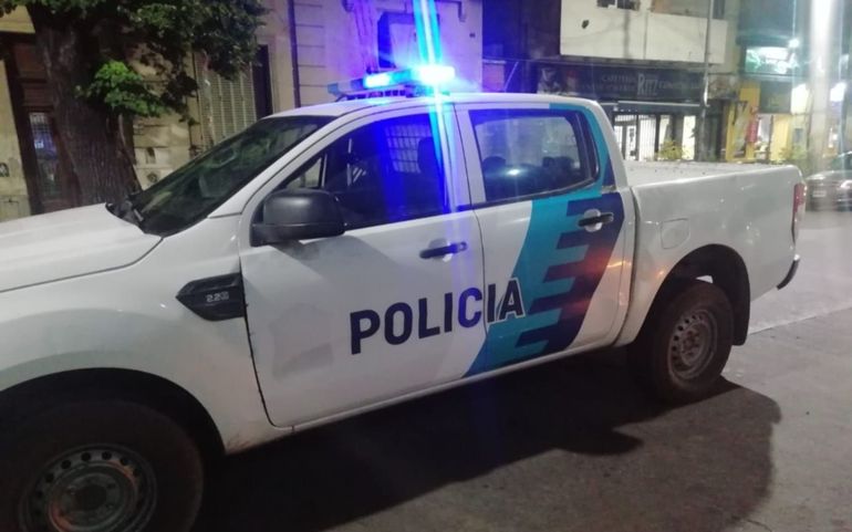 La Policía de La Plata investiga lo ocurrido con la pareja del guitarrista de Virus, Julio Moura. La Policía de La Plata investiga lo ocurrido con la pareja del guitarrista de Virus, Julio Moura.