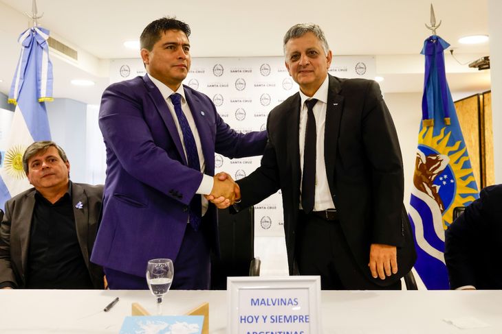 En Buenos Aires, YPF y Santa Cruz llegaron a un acuerdo por las áreas convencionales. En Buenos Aires, YPF y Santa Cruz llegaron a un acuerdo por las áreas convencionales.