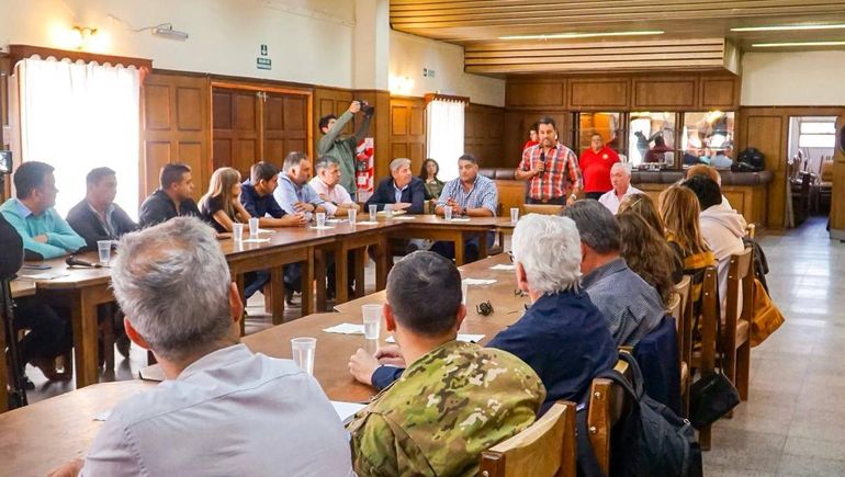 El intendente de Zapala, Carlos Koopmann, fue el anfitrión de la reunión. El intendente de Zapala, Carlos Koopmann, fue el anfitrión de la reunión.