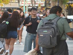 Las mochilas se vienen consolidando desde hace unos años como un implemento de uso intensivo por un número cada vez más amplio de personas, de todas las edades. Las mochilas se vienen consolidando desde hace unos años como un implemento de uso intensivo por un número cada vez más amplio de personas, de todas las edades.