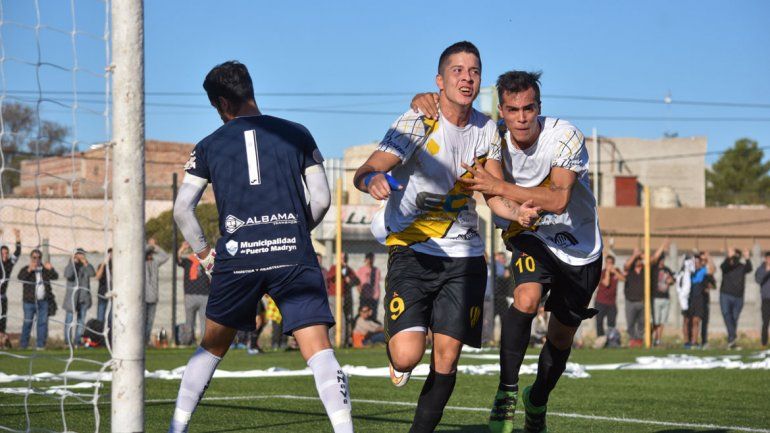 El Pela&nbsp; festeja uno de los tantos goles que marcó con el Decano en&nbsp; un año lleno de emociones.