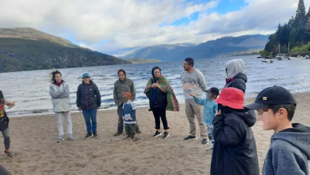 Ya no pueden tener clases a la orilla del lago dadas las condiciones climáticas.