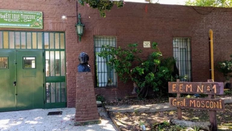 Fue a la escuela de su hija y mató al tío de otra adolescente