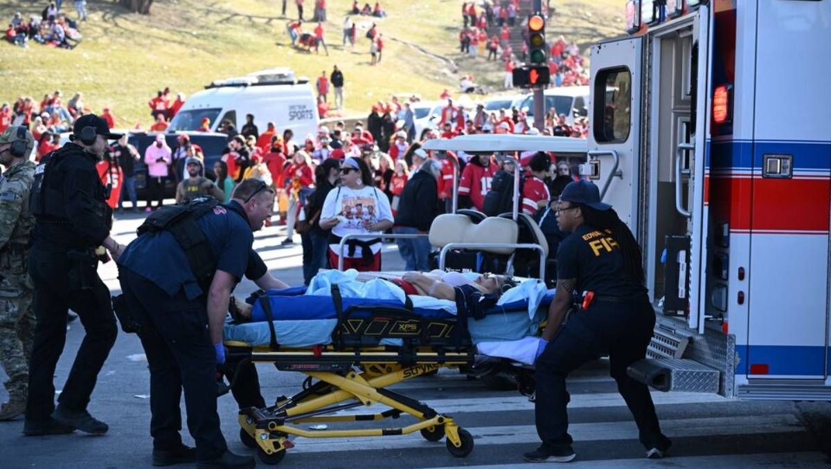 Un muerto y varios heridos graves por un tiroteo en el festejo de Kansas por el Super Bowl