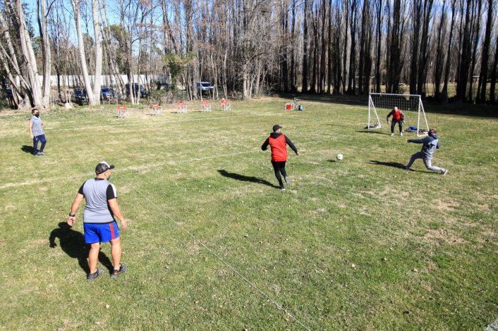 Los propietarios demostraron cómo se juega al metegol humano