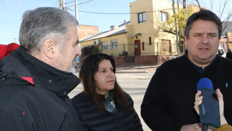 Gaido inauguró más pavimento en Barreneche y la sistematización del canal Costa Rica